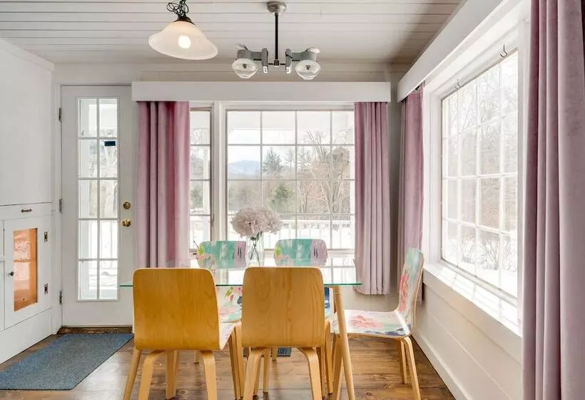 Rustic Mountain View Farmhouse On 159 Acres