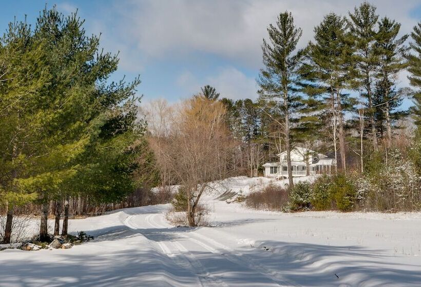 Rustic Mountain View Farmhouse On 159 Acres