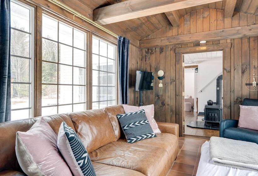 Rustic Mountain View Farmhouse On 159 Acres