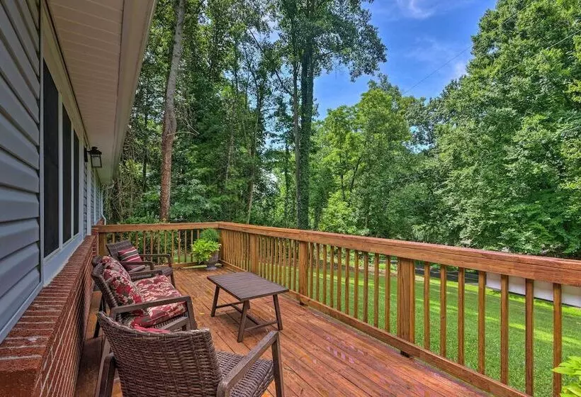 Quiet Asheville Home Near Appalachian Trail & Dtwn