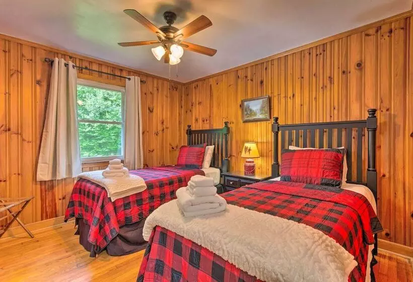 Quiet Asheville Home Near Appalachian Trail & Dtwn