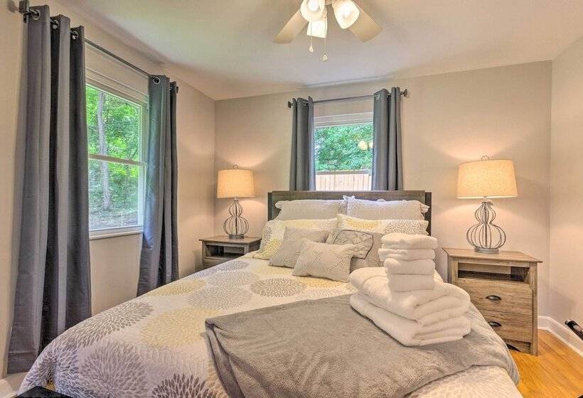 Quiet Asheville Home Near Appalachian Trail & Dtwn