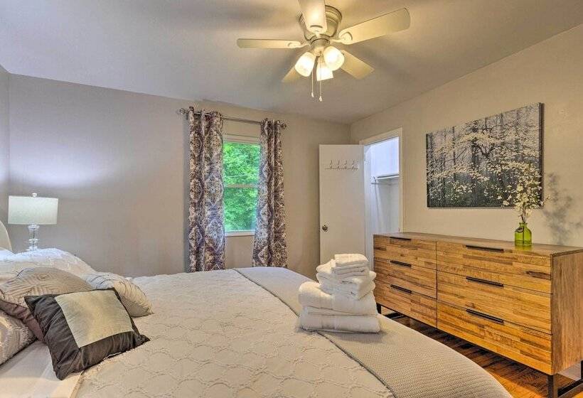 Quiet Asheville Home Near Appalachian Trail & Dtwn