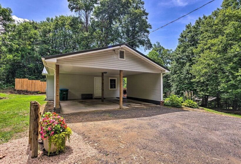 Quiet Asheville Home Near Appalachian Trail & Dtwn
