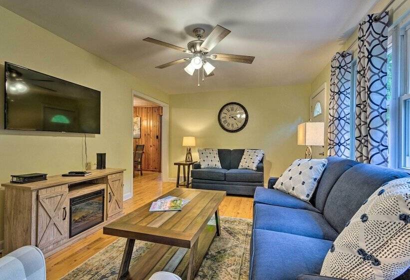 Quiet Asheville Home Near Appalachian Trail & Dtwn