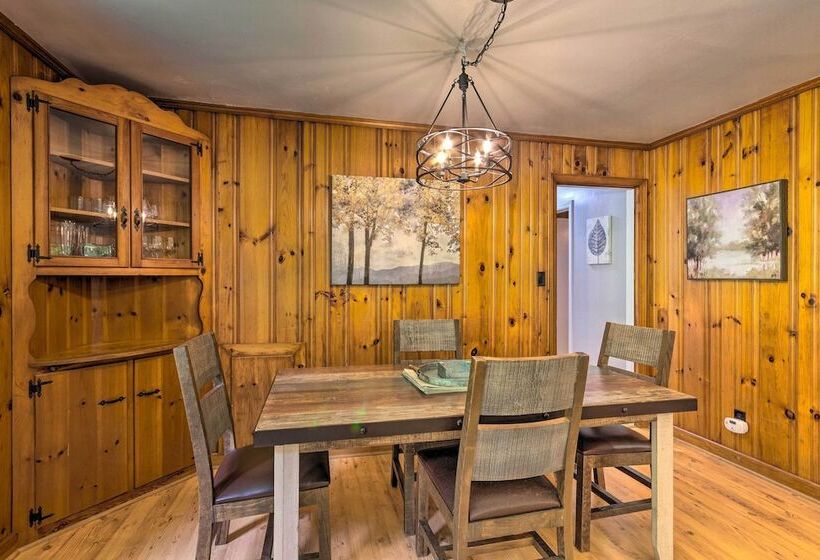 Quiet Asheville Home Near Appalachian Trail & Dtwn