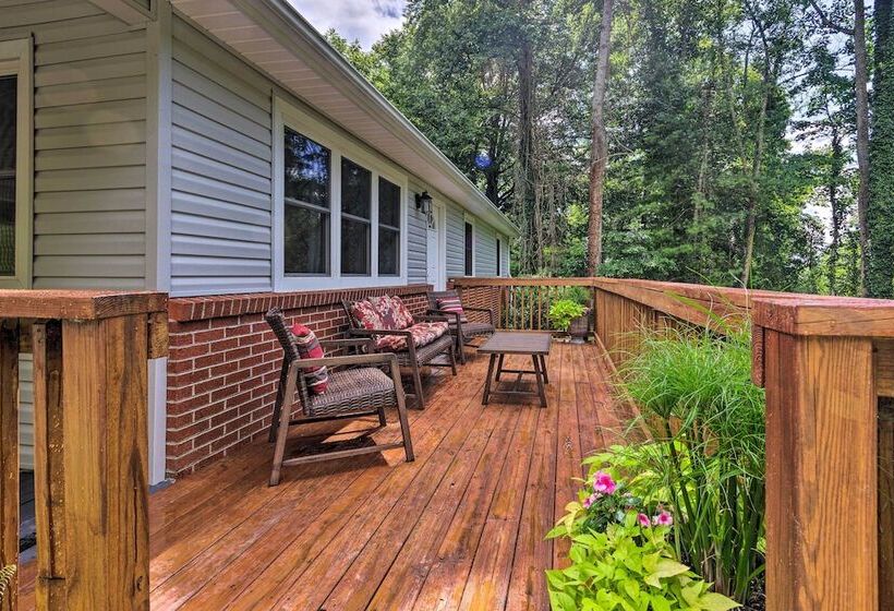 Quiet Asheville Home Near Appalachian Trail & Dtwn