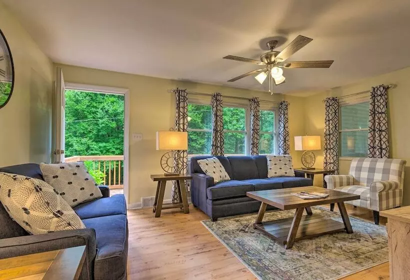 Quiet Asheville Home Near Appalachian Trail & Dtwn