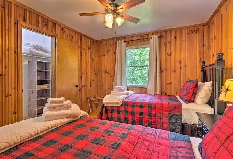 Quiet Asheville Home Near Appalachian Trail & Dtwn