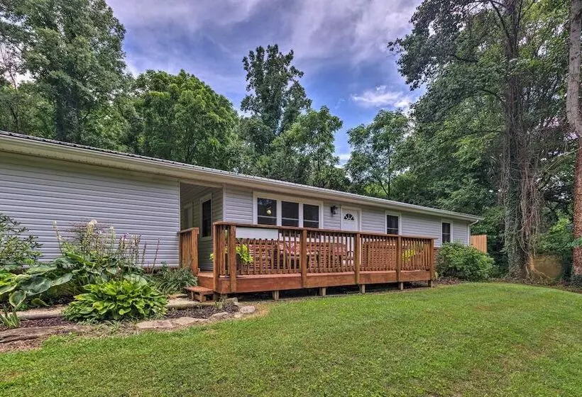 Quiet Asheville Home Near Appalachian Trail & Dtwn