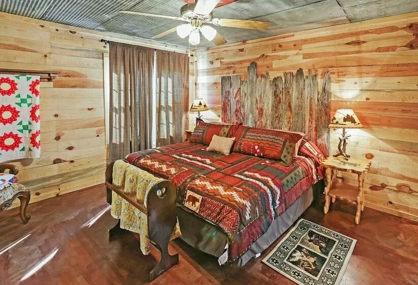 Secluded Everton Retreat W/ Ozark Mountain Views!