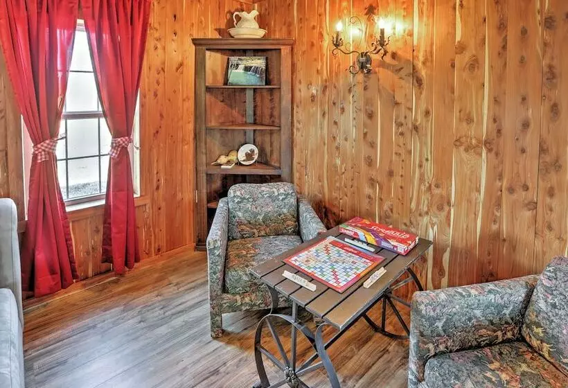 Secluded Everton Retreat W/ Ozark Mountain Views!