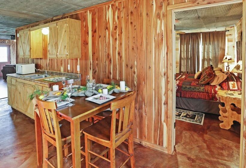 Secluded Everton Retreat W/ Ozark Mountain Views!