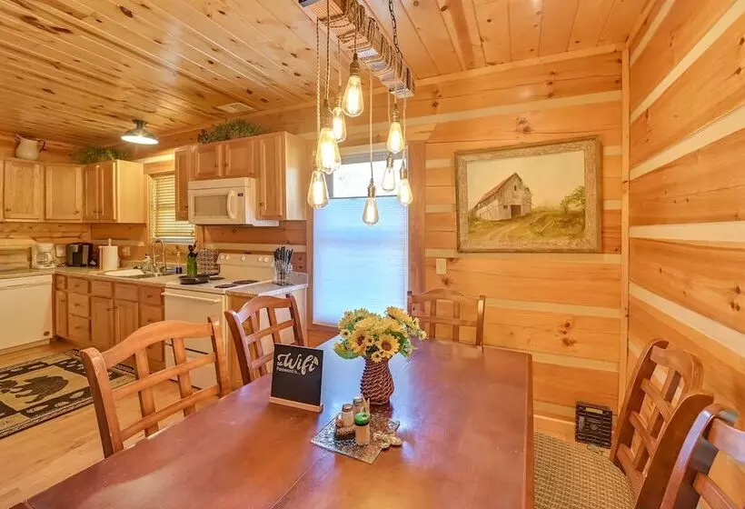 Secluded Retreat: Bbq, Lawn Games, & Fire Pit!