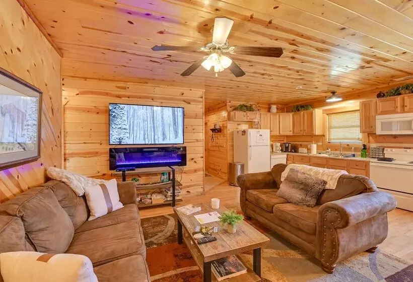 Secluded Retreat: Bbq, Lawn Games, & Fire Pit!