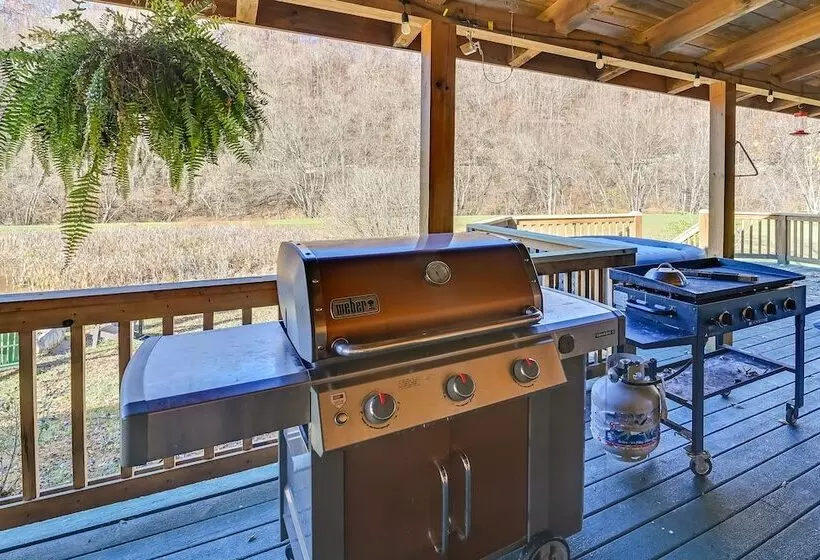 Secluded Retreat: Bbq, Lawn Games, & Fire Pit!