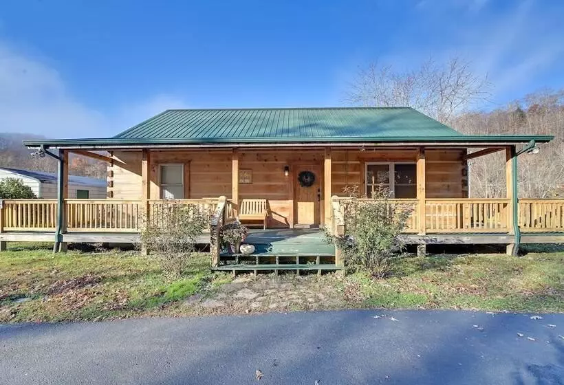 Secluded Retreat: Bbq, Lawn Games, & Fire Pit!