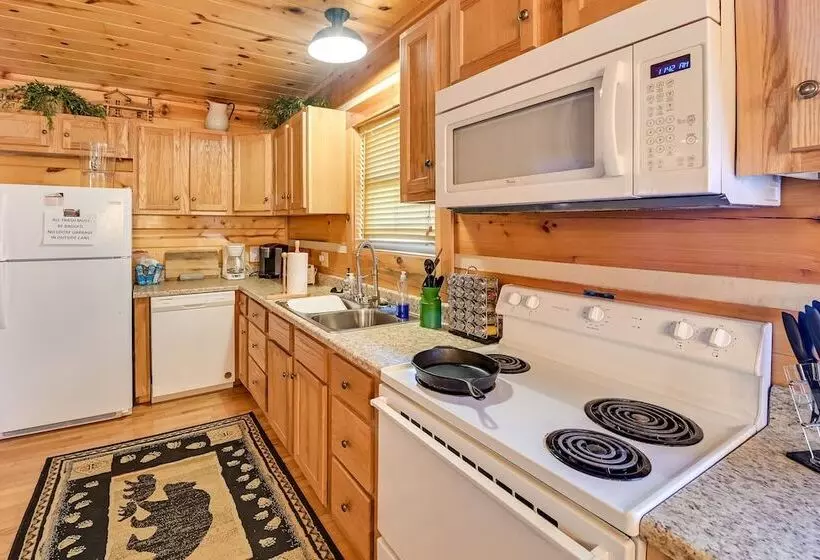 Secluded Retreat: Bbq, Lawn Games, & Fire Pit!