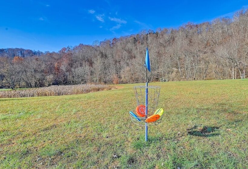 Secluded Retreat: Bbq, Lawn Games, & Fire Pit!