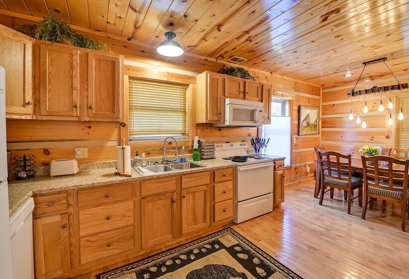 Secluded Retreat: Bbq, Lawn Games, & Fire Pit!