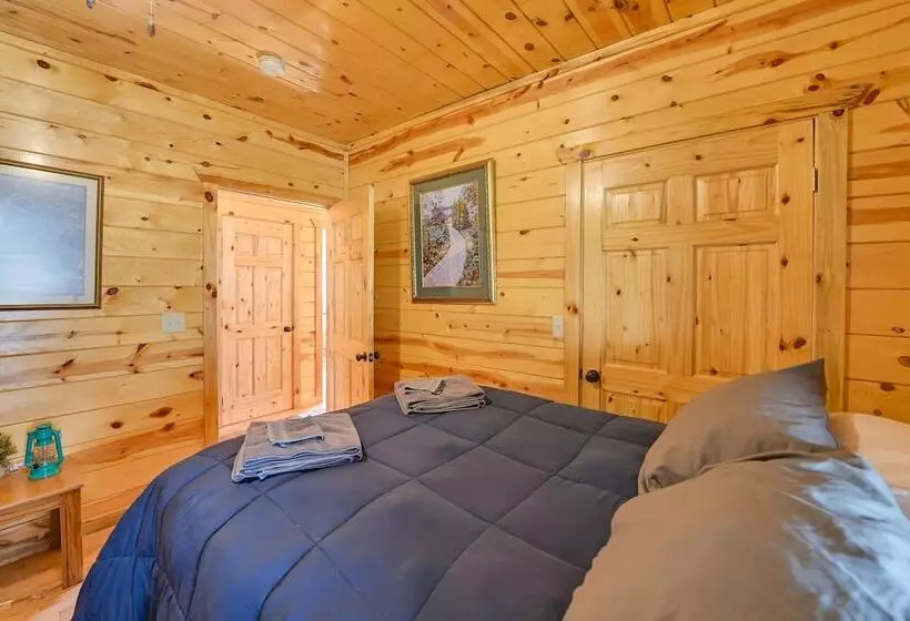 Secluded Retreat: Bbq, Lawn Games, & Fire Pit!