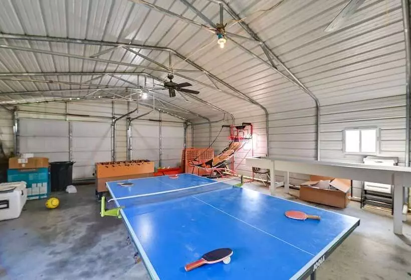 Secluded Retreat: Bbq, Lawn Games, & Fire Pit!