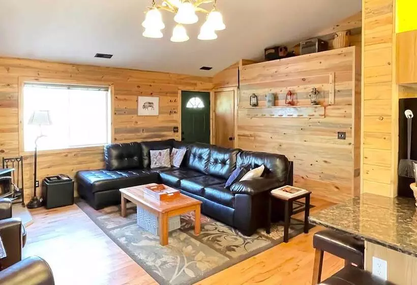 Bobcat Trail Cabin  On 3 Acres In Como!