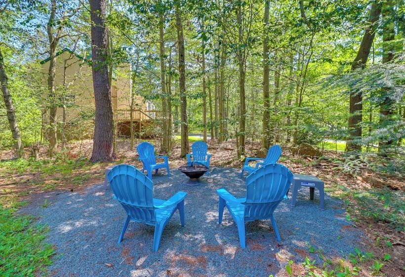 Quiet Tobyhanna Home With Hot Tub And Deck!