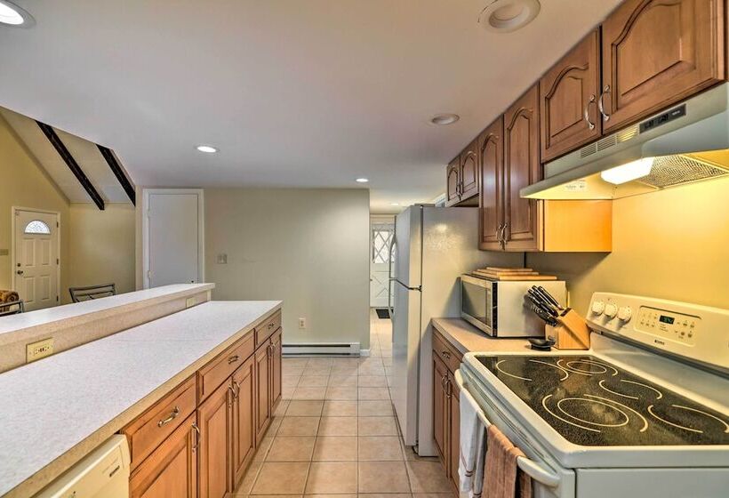 Quiet Tobyhanna Home With Hot Tub And Deck!