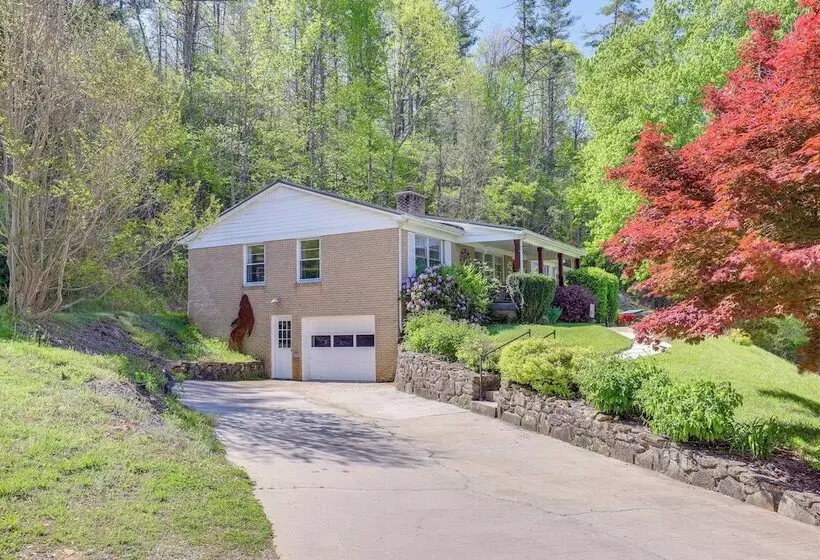 Fire Pit & Game Room: Family Home In Marshall