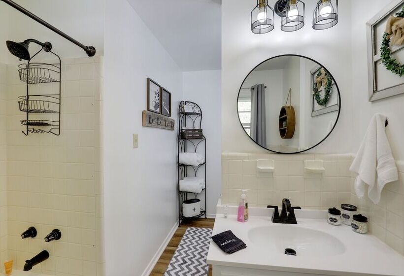 Fire Pit & Game Room: Family Home In Marshall