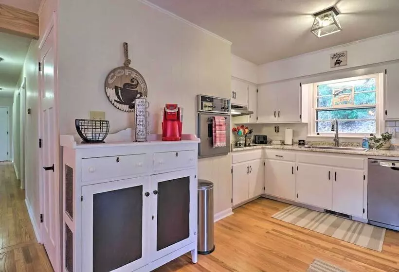 Fire Pit & Game Room: Family Home In Marshall