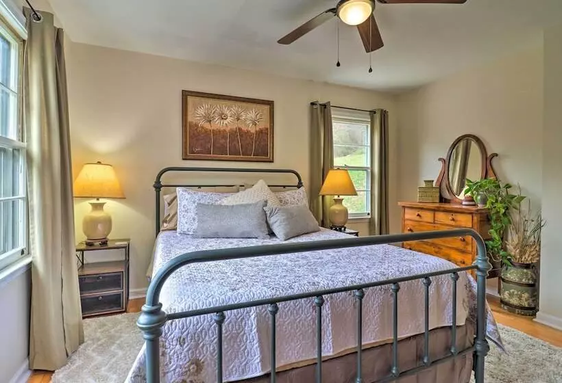 Fire Pit & Game Room: Family Home In Marshall