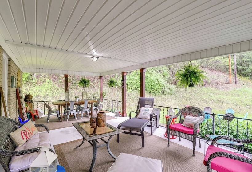 Fire Pit & Game Room: Family Home In Marshall