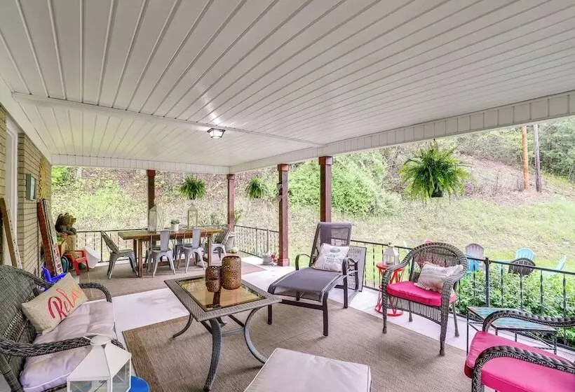 Fire Pit & Game Room: Family Home In Marshall