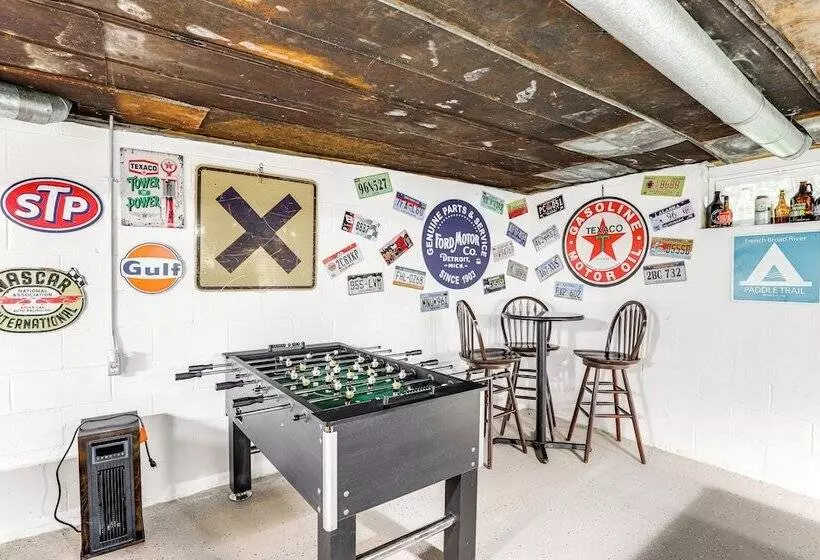Fire Pit & Game Room: Family Home In Marshall