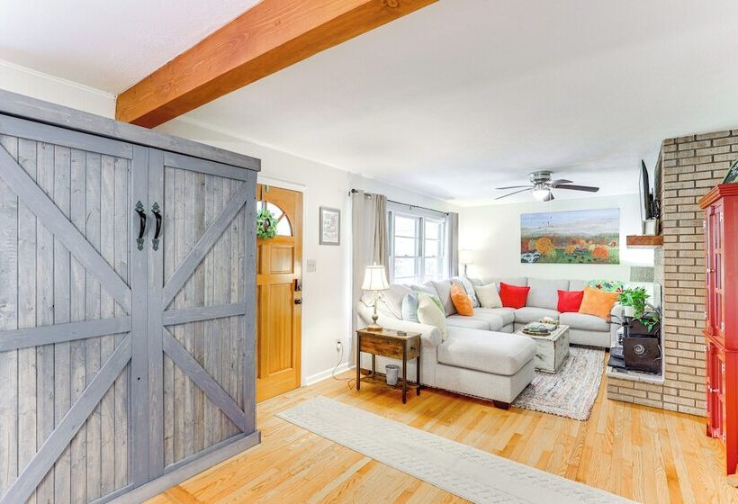 Fire Pit & Game Room: Family Home In Marshall