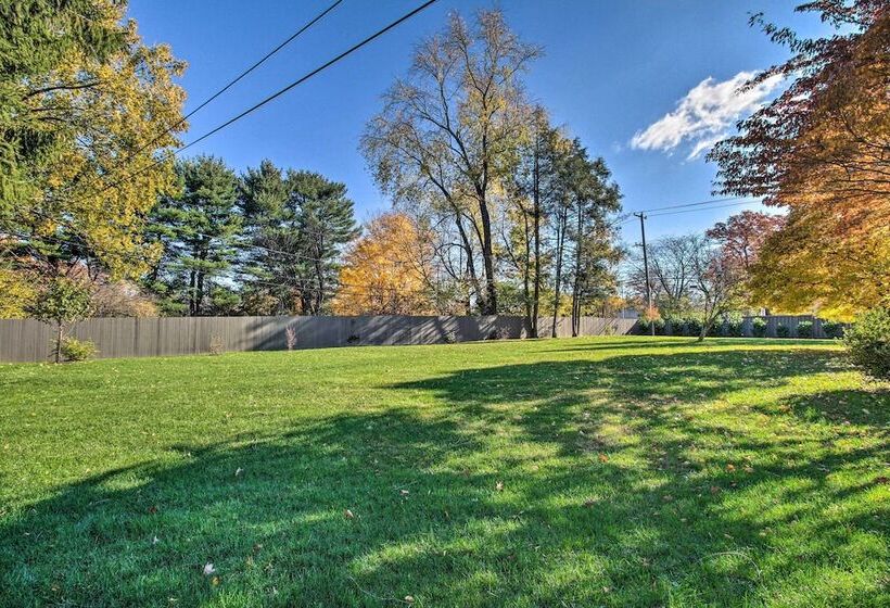 Wayne Home W/ Spacious Yard ~ 20 Mi To Philly!