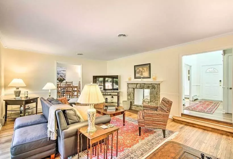 Wayne Home W/ Spacious Yard ~ 20 Mi To Philly!