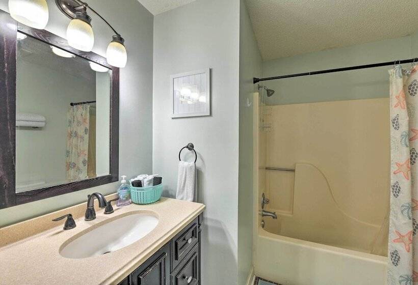 Welcoming Pensacola Home W/ Spacious Yard!