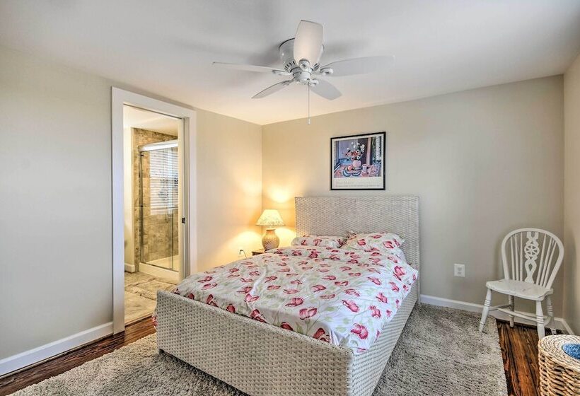 Anny S Farm House  In Round Hill Wine Country!