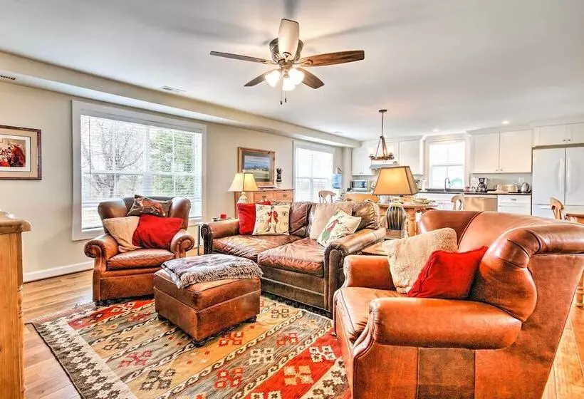 Anny S Farm House  In Round Hill Wine Country!