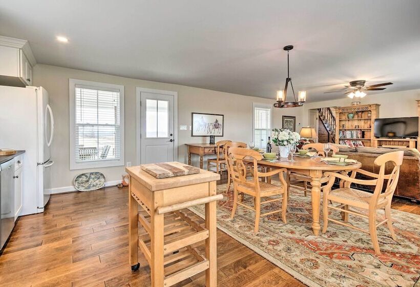 Anny S Farm House  In Round Hill Wine Country!