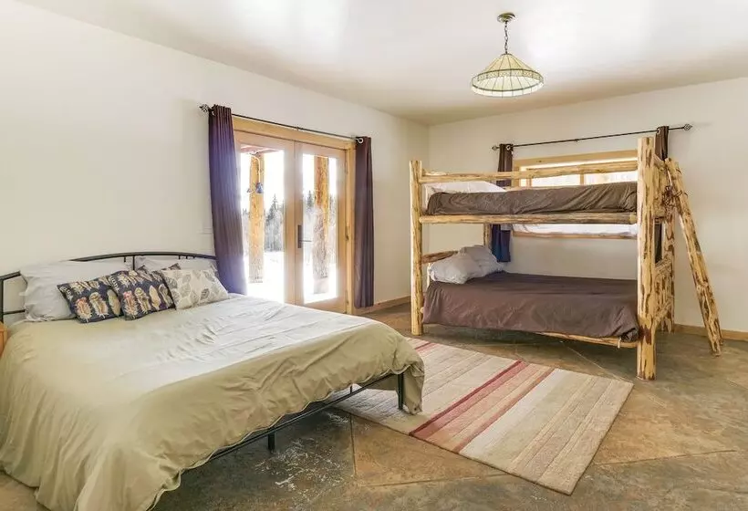 Spacious Fairplay Log Home W/ Patio & Fire Pit!