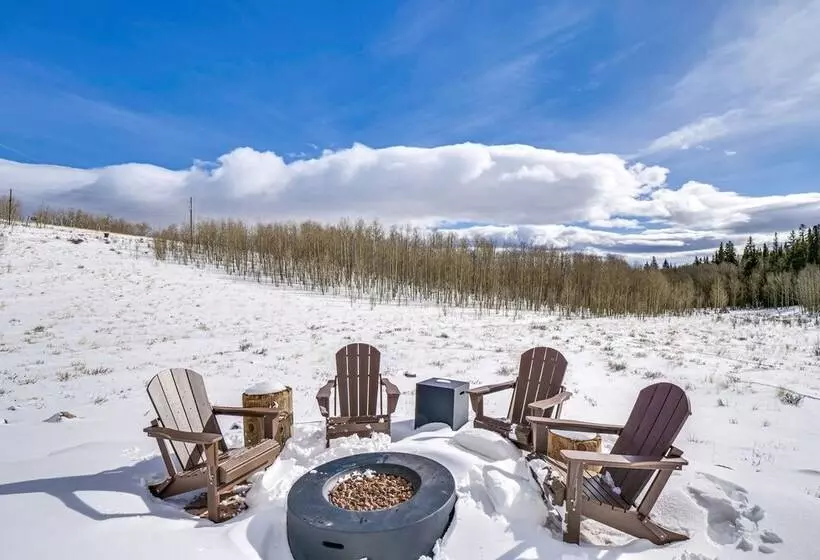 Spacious Fairplay Log Home W/ Patio & Fire Pit!