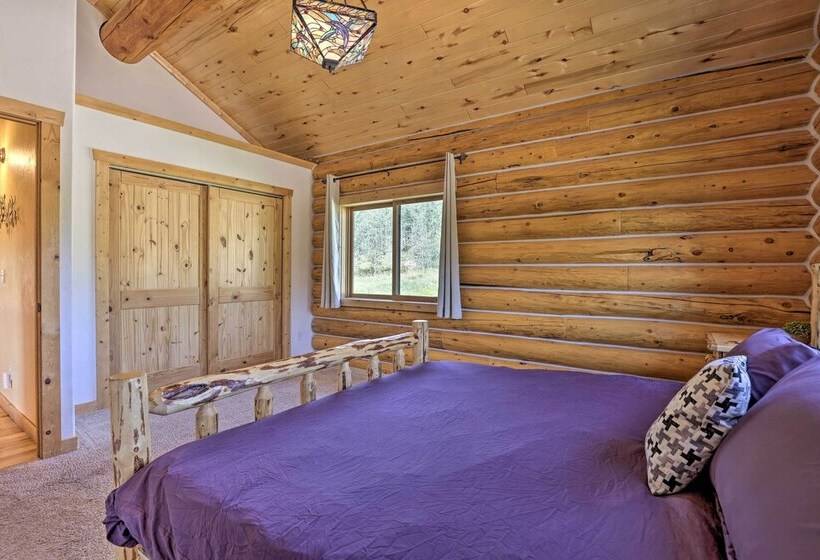 Spacious Fairplay Log Home W/ Patio & Fire Pit!