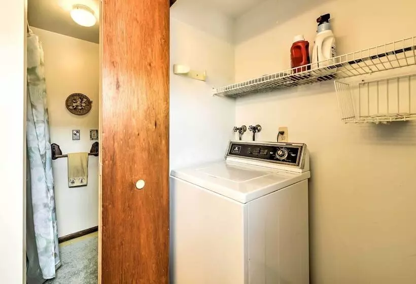 Breezy Ship Bottom House W/ Yard + Beach Access!