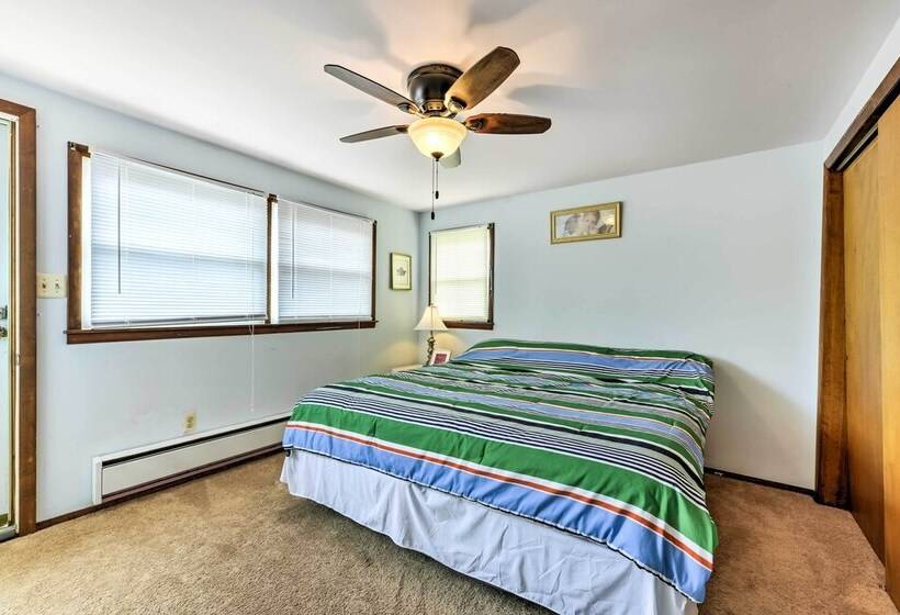 Breezy Ship Bottom House W/ Yard + Beach Access!