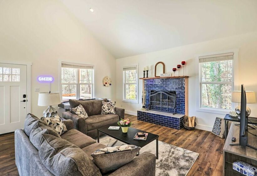 Candler Home W/ Private Hot Tub + Fire Pit!