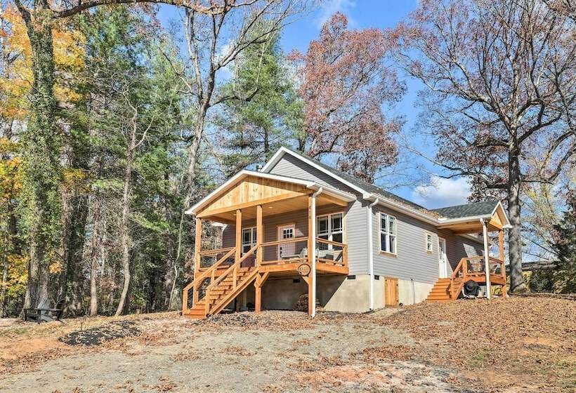 Candler Home W/ Private Hot Tub + Fire Pit!